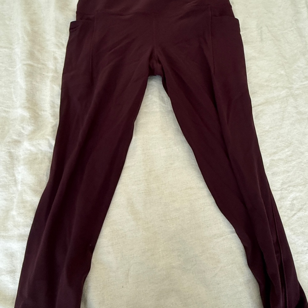 Athleta Deep Plum/burgundy salutation stash 7/8 leggings like new small petite